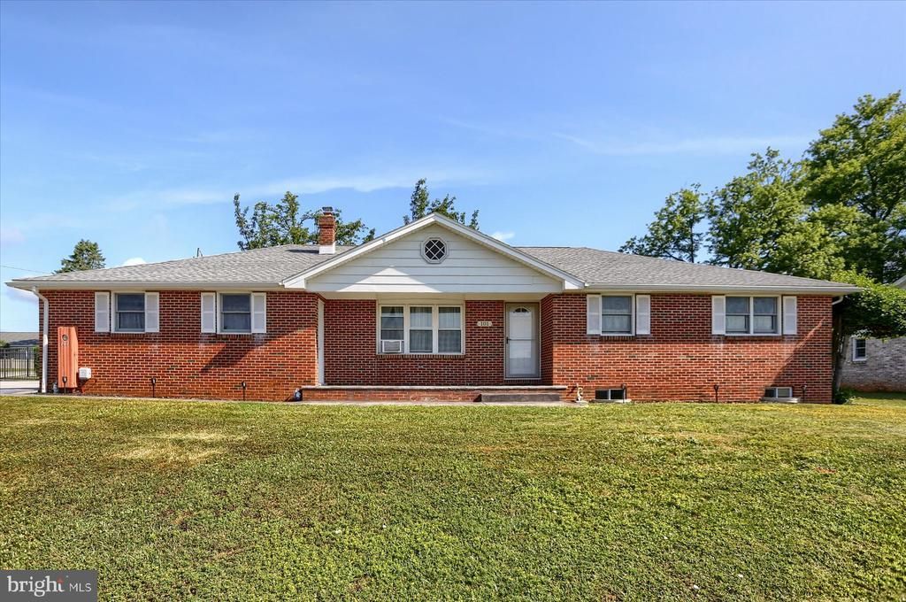 101 RAYPAULA DRIVE, SHREWSBURY, PA 17361