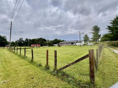 5784 U.S. 421, McKee, KY 40447