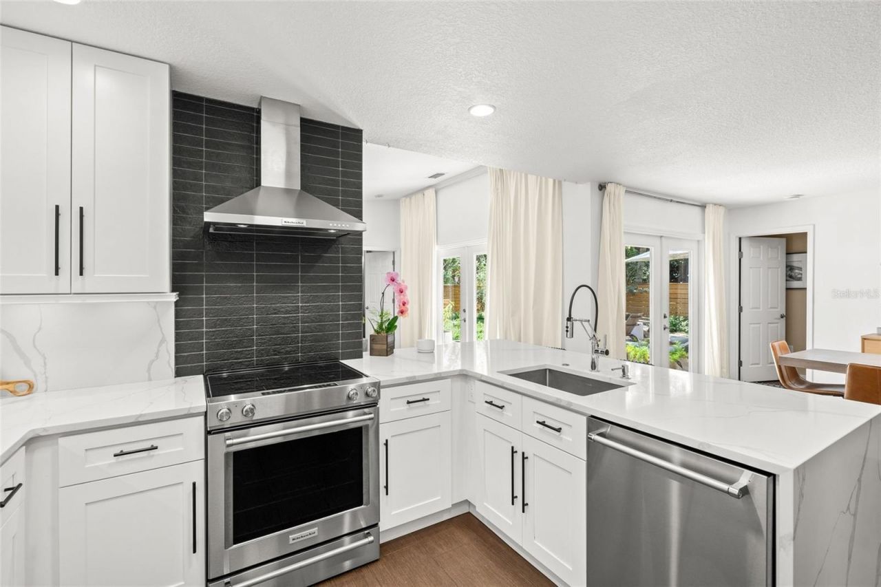 319 Bearded Oaks Circle, Sarasota, FL 34232 Photo