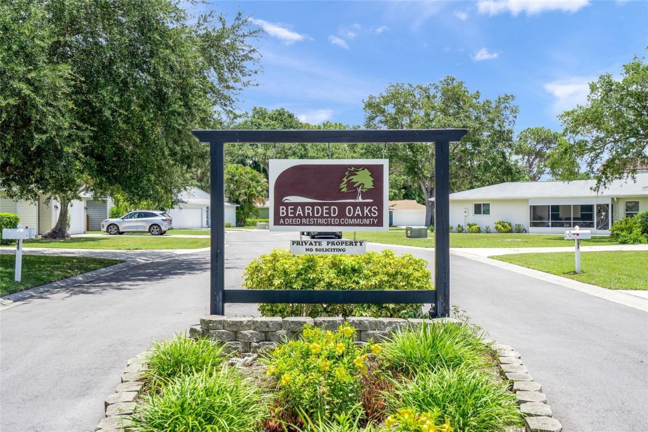 319 Bearded Oaks Circle, Sarasota, FL 34232 Photo