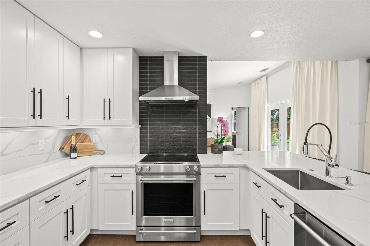 319 Bearded Oaks Circle, Sarasota, FL 34232 Photo