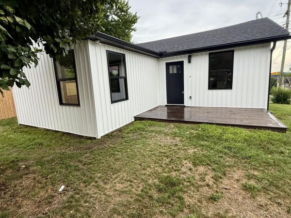 2400 McCroskey Ave, Knoxville, TN 37917