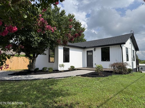 2400 McCroskey Ave, Knoxville, TN 37917
