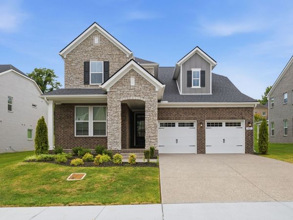 1061 Sycamore Ests, Nashville, TN 37211