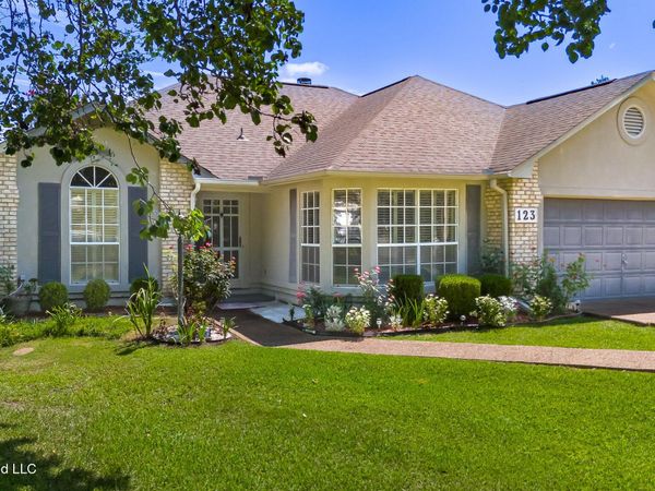 123 Caribbean Cove, Clinton, MS 39056