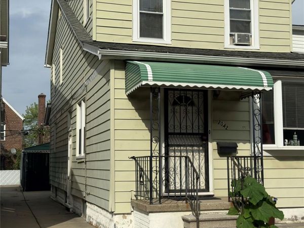 2042 Colonial Avenue, Bronx, NY 10461