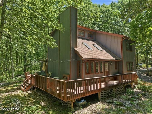 805 Mustang Court , Hawley, PA 18428
