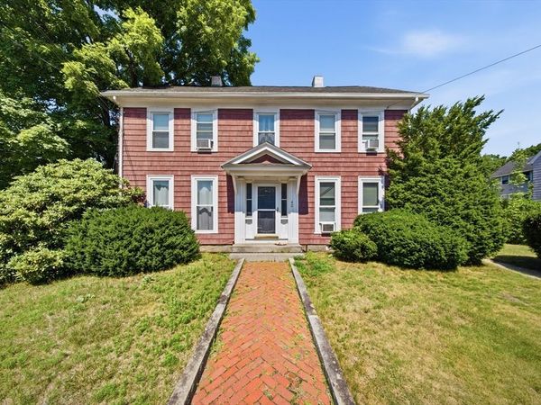 42 S Main St, Uxbridge, MA 01569