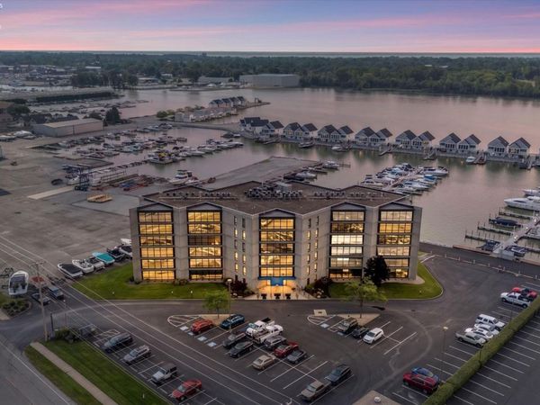711 W Lakeshore Drive, Unit 203, Port Clinton, OH 43452