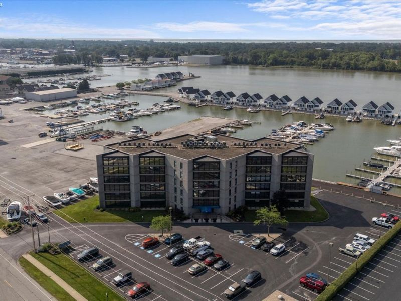 711 W Lakeshore Drive, Unit 203, Port Clinton, OH 43452 Photo 2