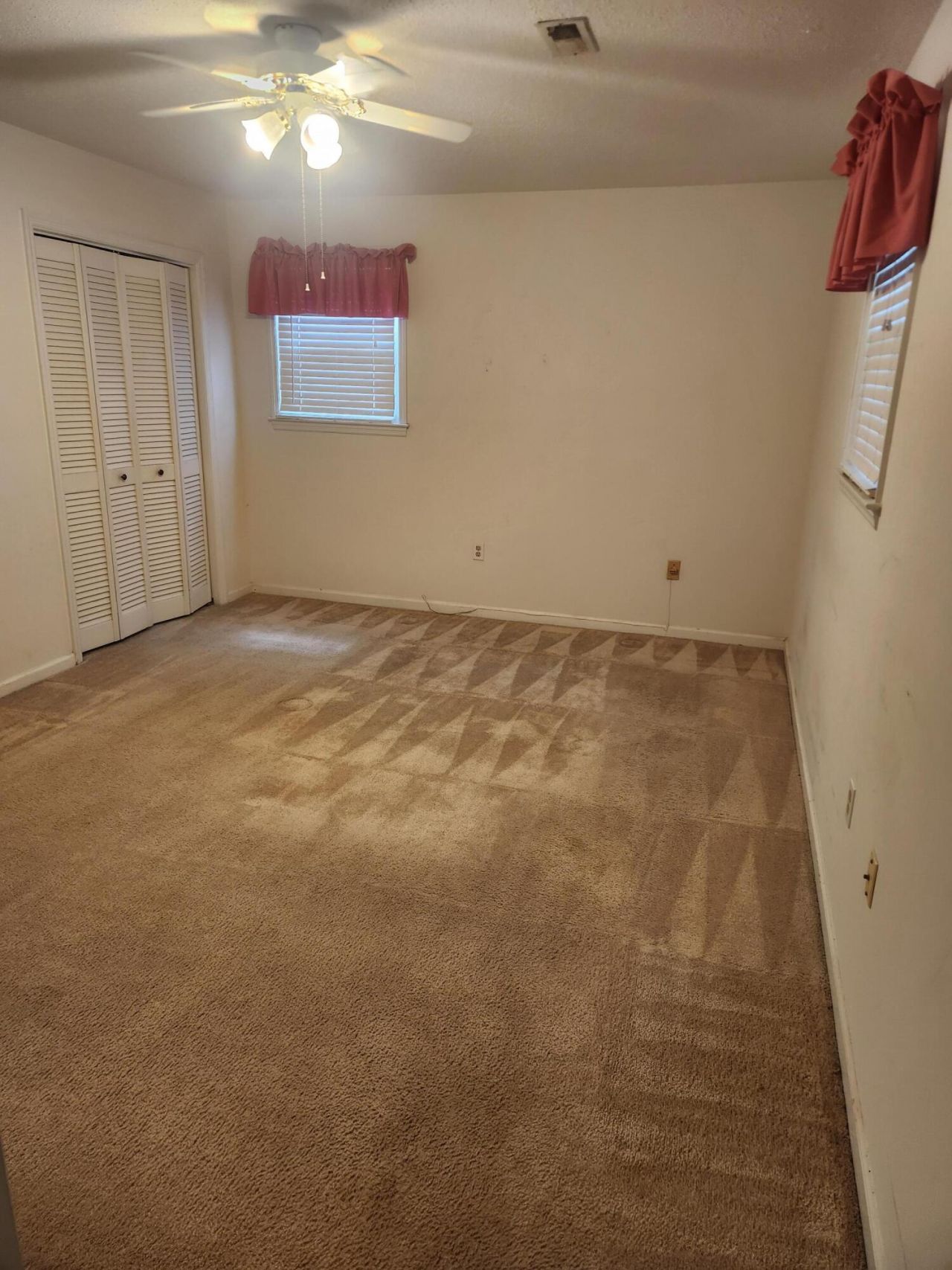7715 Ovaldale Drive Photo 8
