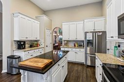 2012 Andover Way photo 4
