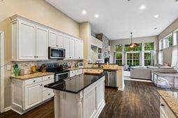 2012 Andover Way photo 4