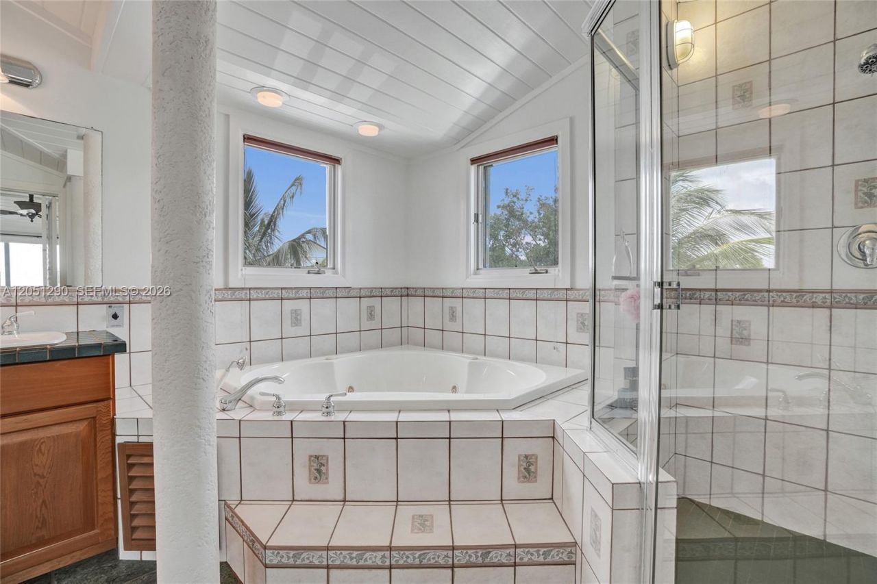 107 Valencia Dr , Islamorada, FL 33036 Photo