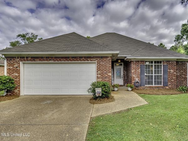 651 Post Oak Place, Pearl, MS 39208
