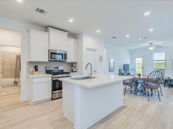 802 Papaya DR, Buda, TX 78610