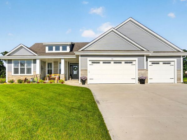 801 Brockway Dr, Mukwonago, WI 53149