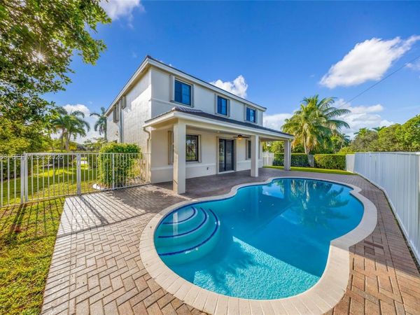 1538 Tamarind Ct , Weston, FL 33327