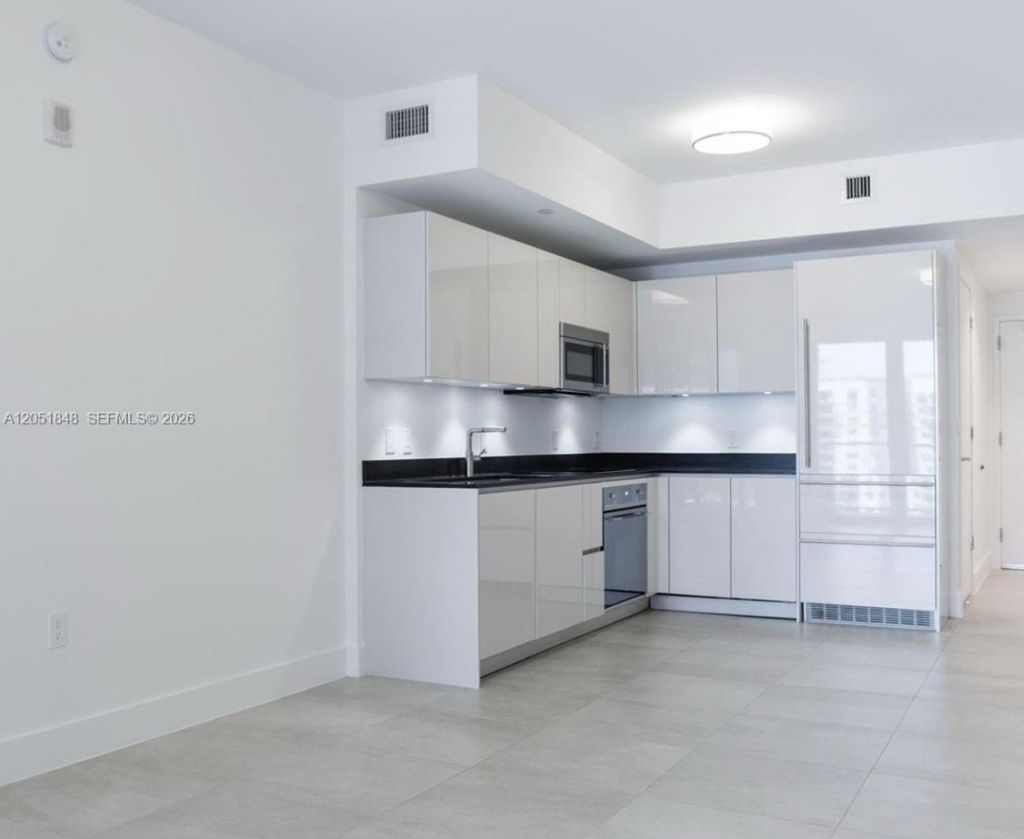1010 Brickell Ave, Unit 3210, Miami, FL 33131 Photo