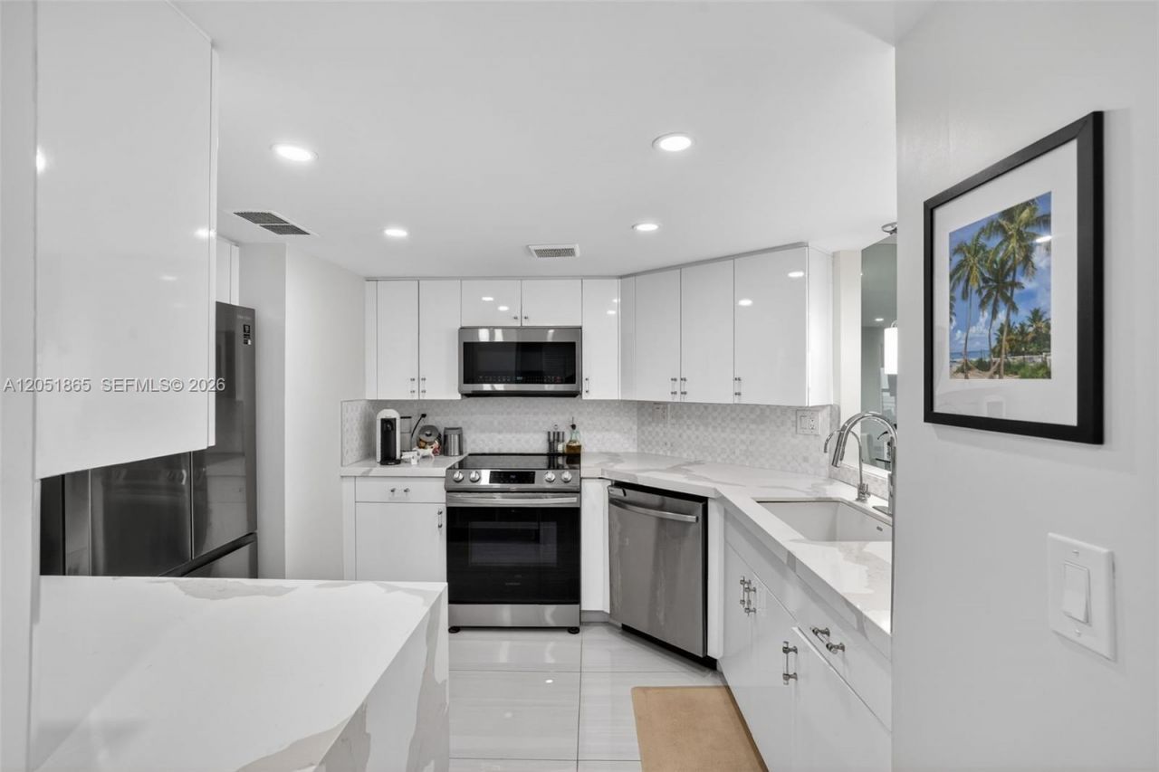 3000 E Sunrise Blvd, Unit 14C, Fort Lauderdale, FL 33304 Photo