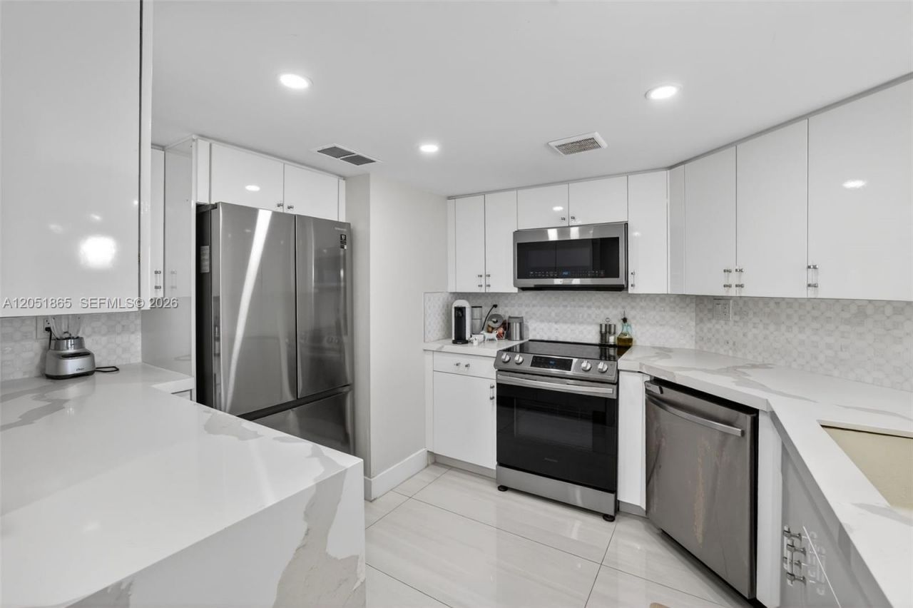 3000 E Sunrise Blvd, Unit 14C, Fort Lauderdale, FL 33304 Photo