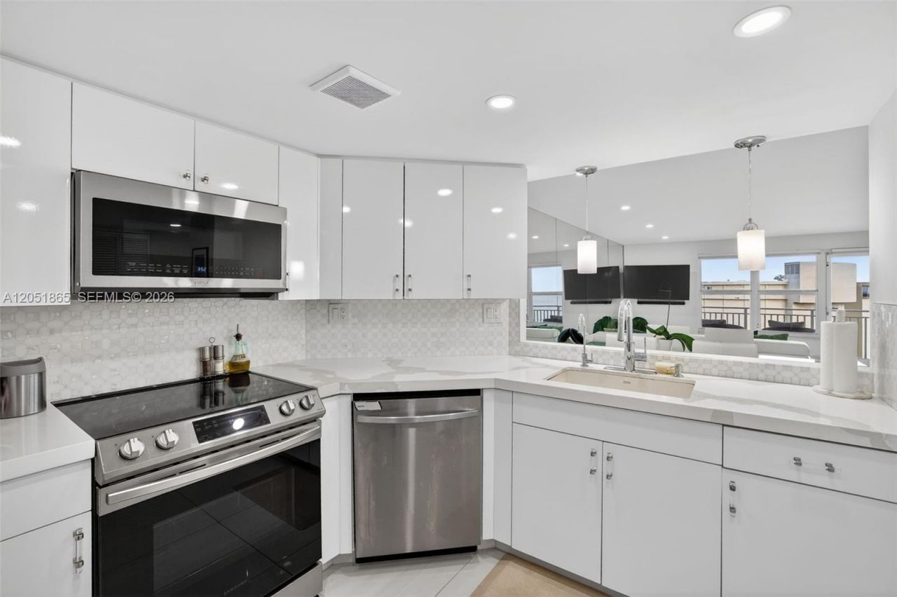 3000 E Sunrise Blvd, Unit 14C, Fort Lauderdale, FL 33304 Photo