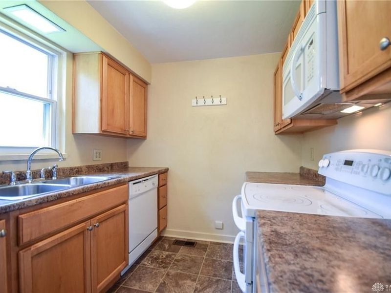 512 Carrlands Drive, Kettering, OH 45429 Photo 11