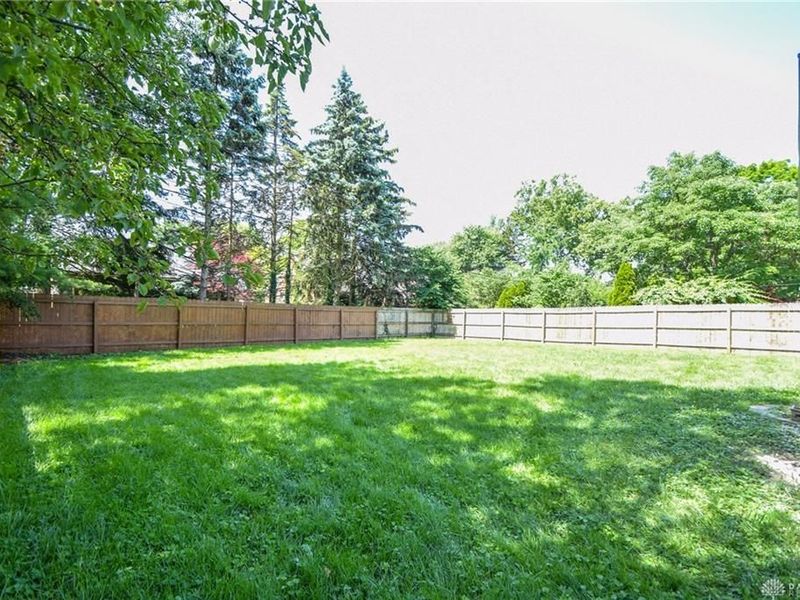 512 Carrlands Drive, Kettering, OH 45429 Photo 25