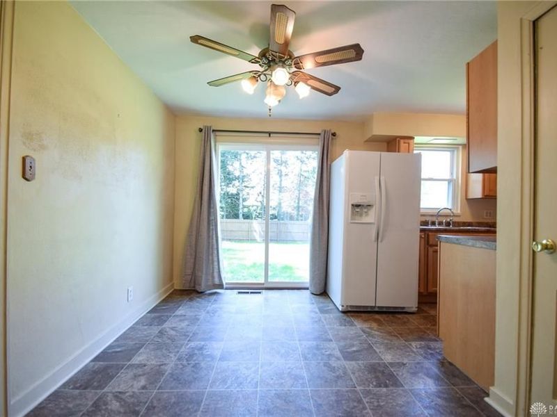 512 Carrlands Drive, Kettering, OH 45429 Photo 8