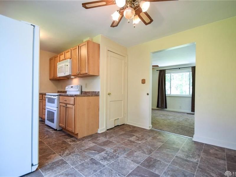 512 Carrlands Drive, Kettering, OH 45429 Photo 9