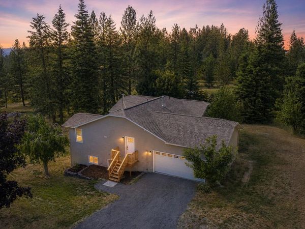 15519 E Tallman Rd, Chattaroy, WA 99003