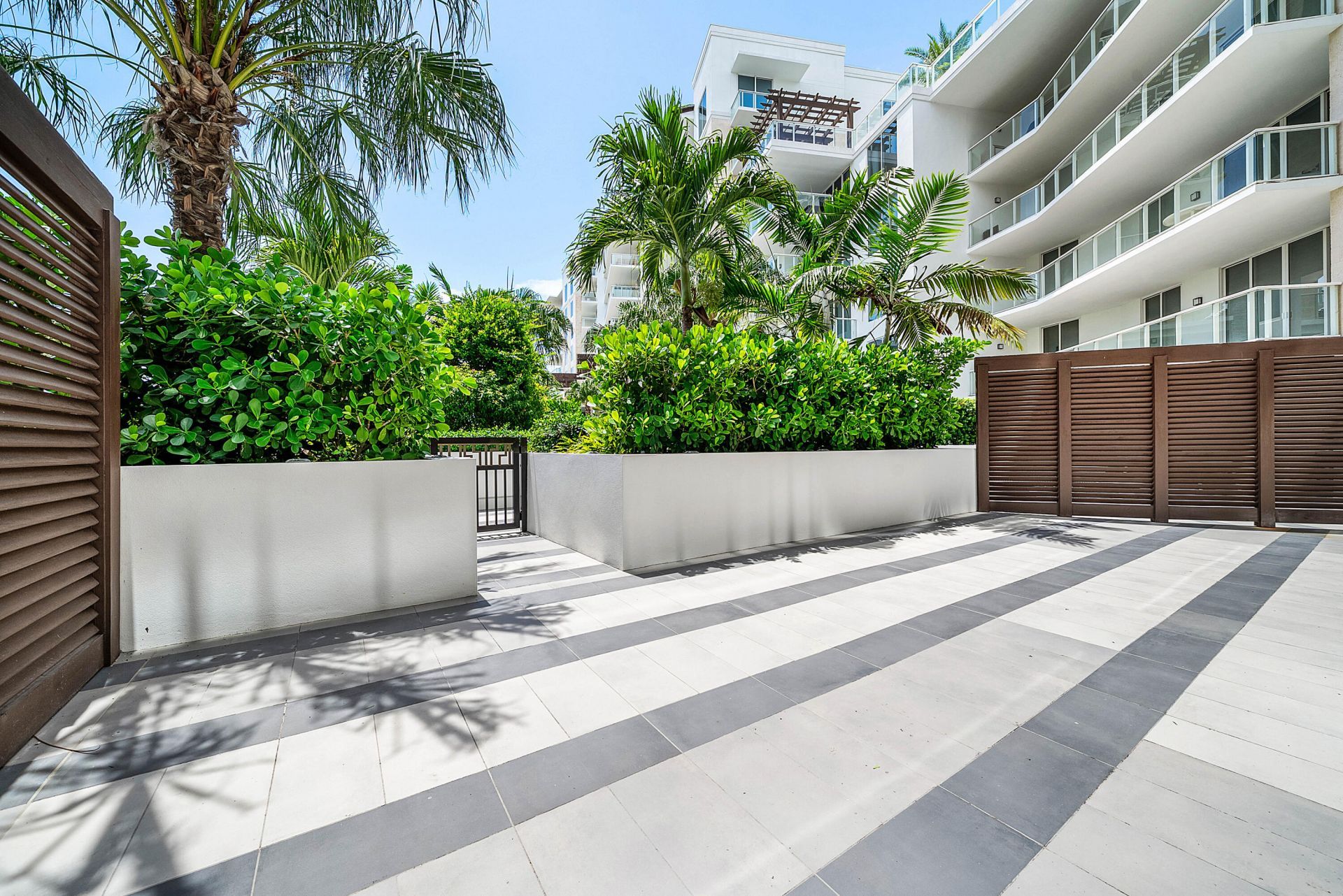 220 SE Mizner Boulevard, Unit 205, Boca Raton, FL 33432 Photo