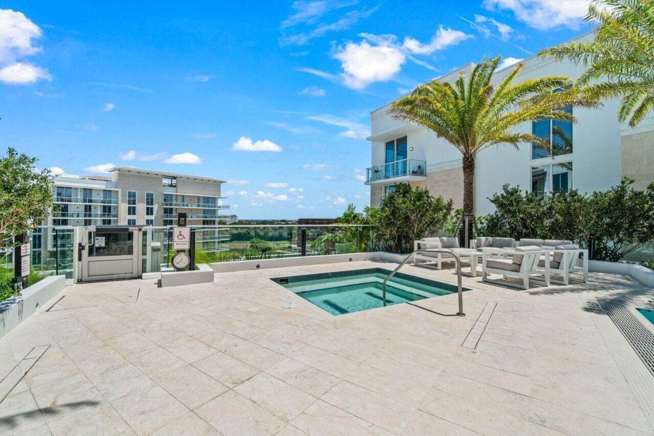 220 SE Mizner Boulevard, Unit 205, Boca Raton, FL 33432 Photo