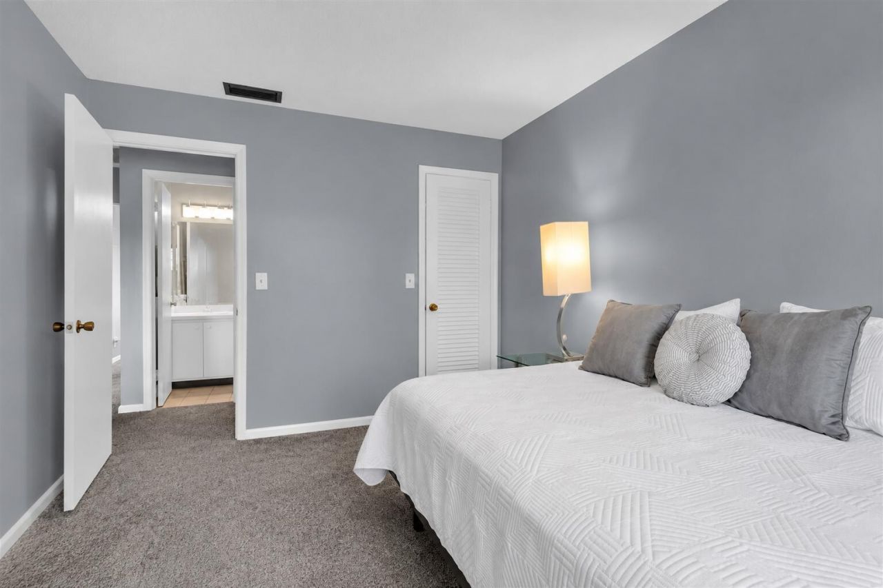 10000 Meridian Way N, Unit 15, Palm Beach Gardens, FL 33410 Photo