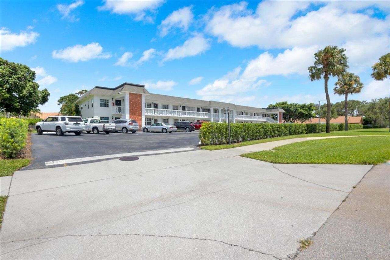 10000 Meridian Way N, Unit 15, Palm Beach Gardens, FL 33410 Photo