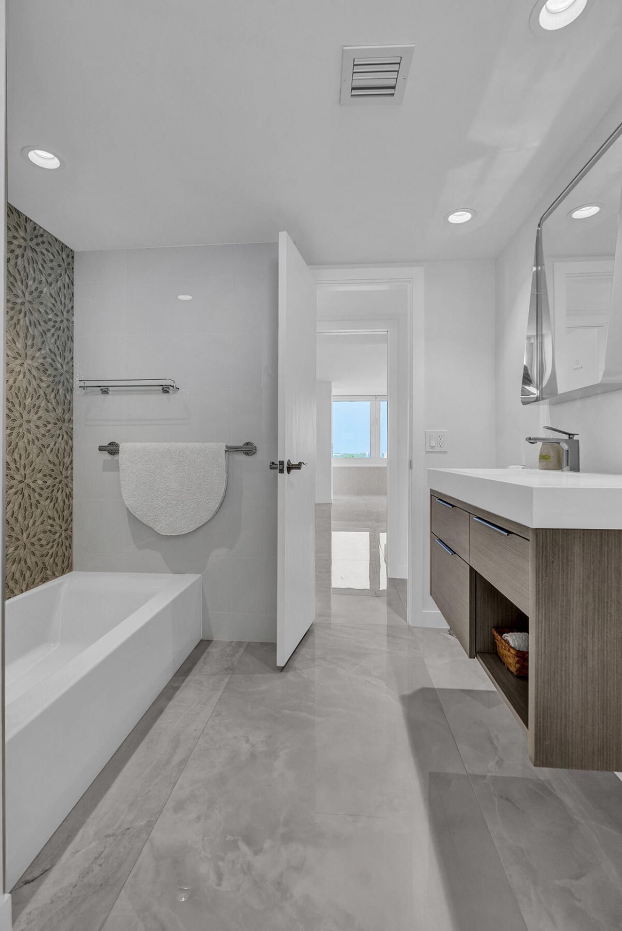 201 N Riverside Drive, Unit 802, Pompano Beach, FL 33062 Photo