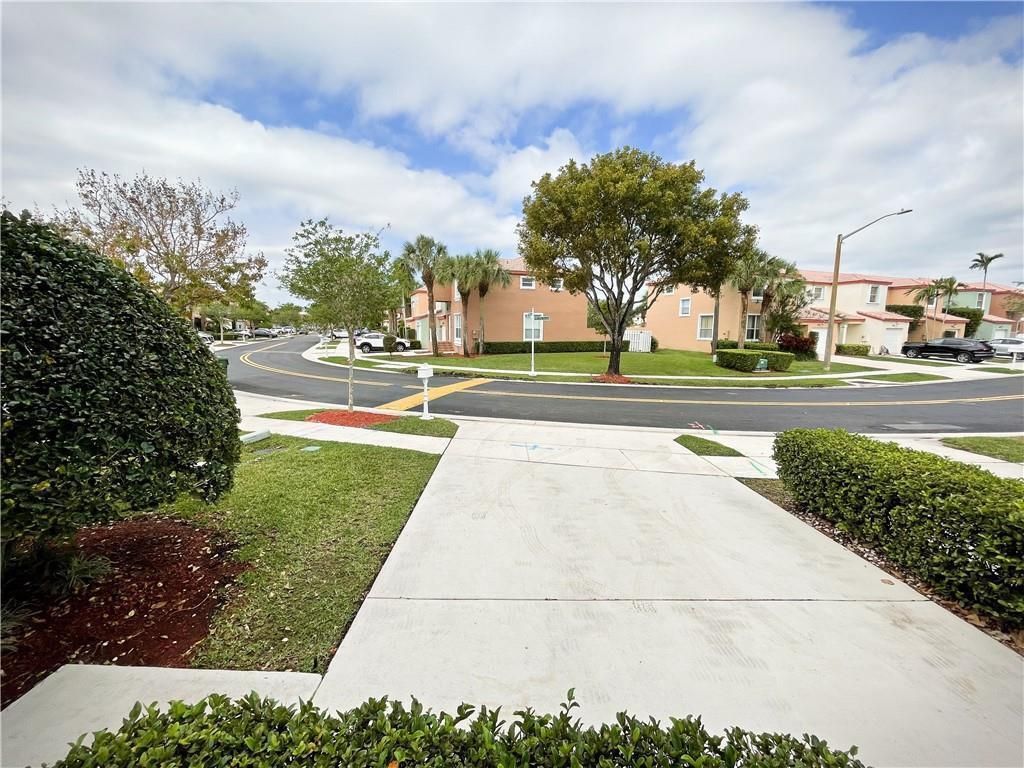 777 NW 151st Avenue, Pembroke Pines, FL 33028 Photo