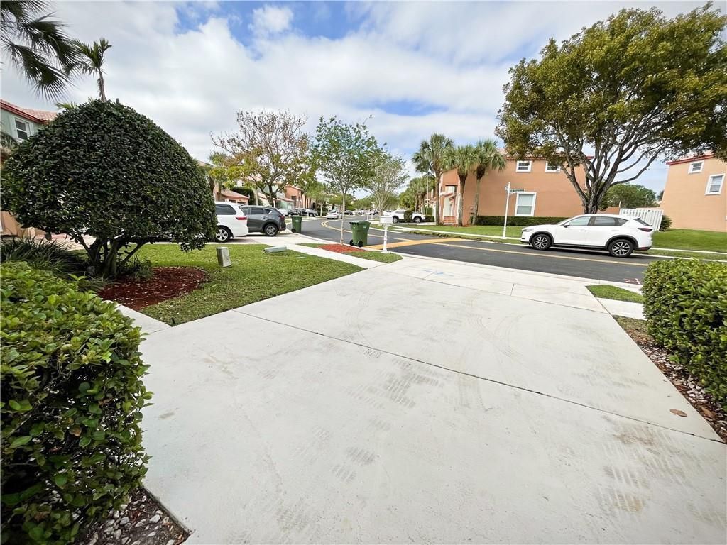 777 NW 151st Avenue, Pembroke Pines, FL 33028 Photo