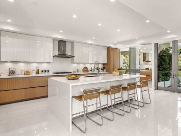 475 E Royal Palm Road, Unit 206, Boca Raton, FL 33432