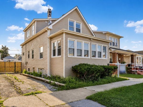 2724 N Mobile Avenue , Chicago, IL 60639