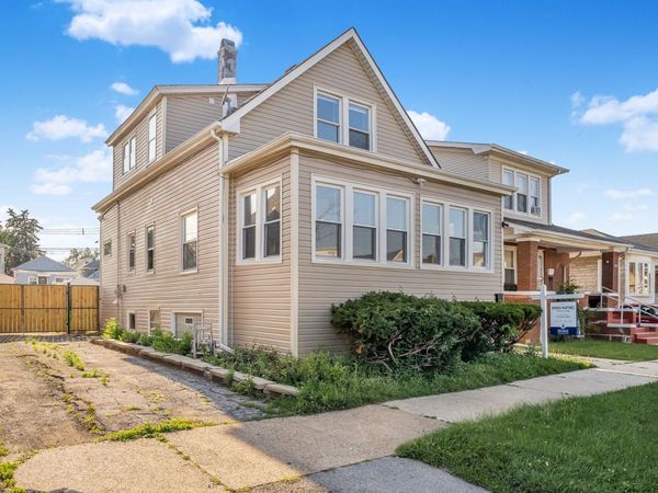 2724 N Mobile Avenue , Chicago, IL 60639