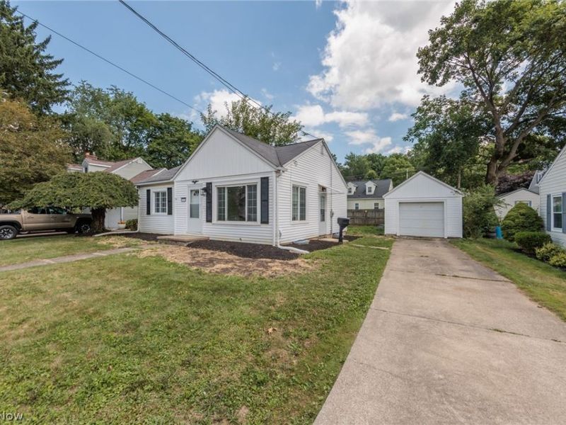 173 Wichita Place, Akron, OH 44313 Photo 2