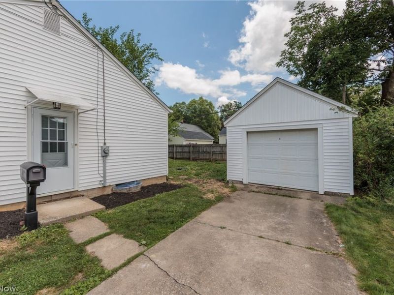 173 Wichita Place, Akron, OH 44313 Photo 3