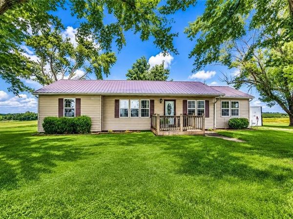 9012 NW State Route 52 Highway, Amoret, MO 64722
