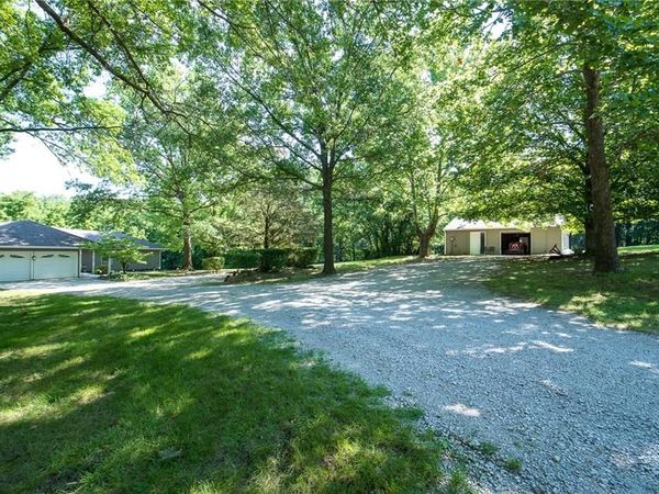 9819 Howard Road, Lee's Summit, MO 64086