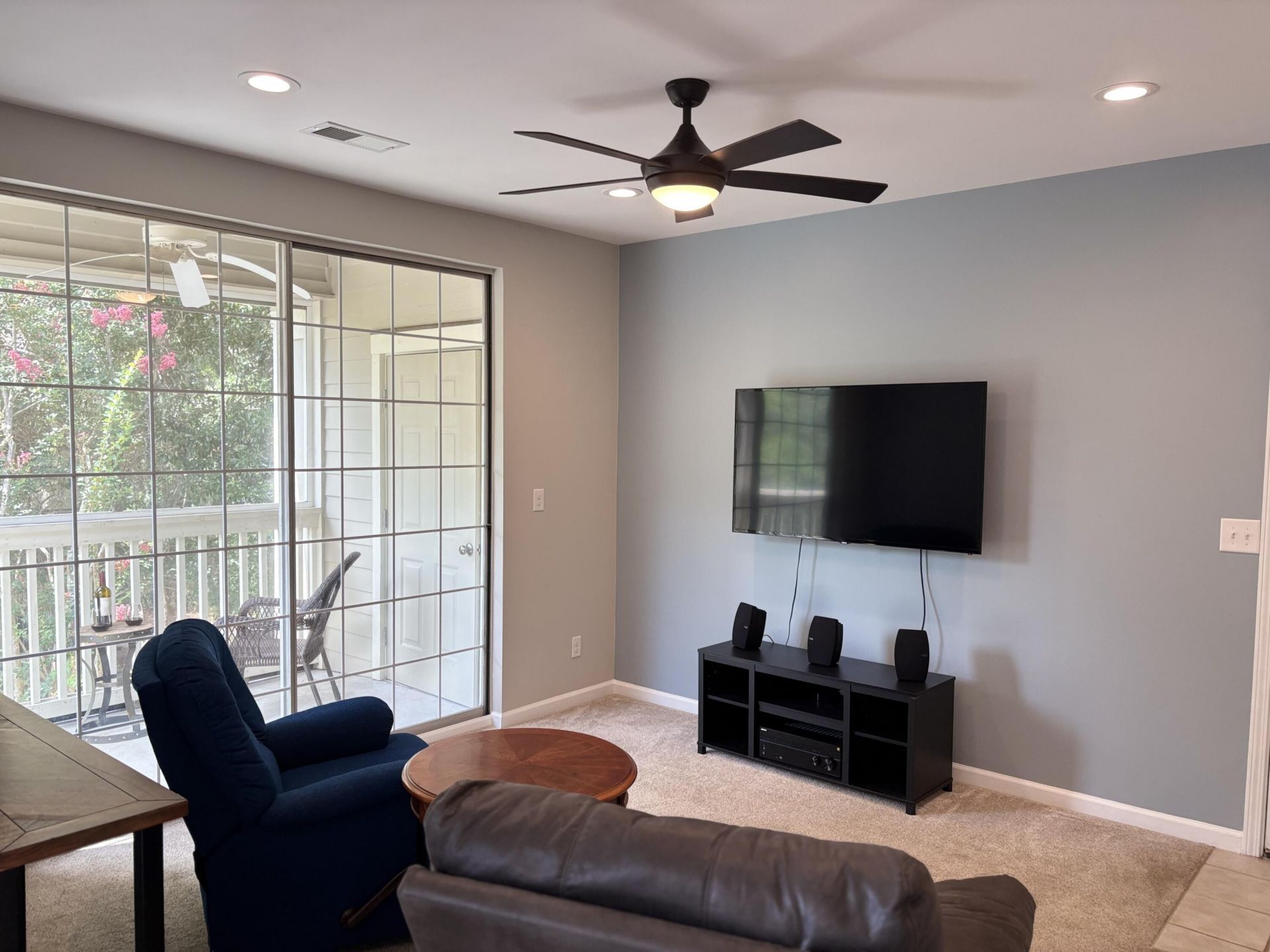 1600 Long Grove Drive Photo 7