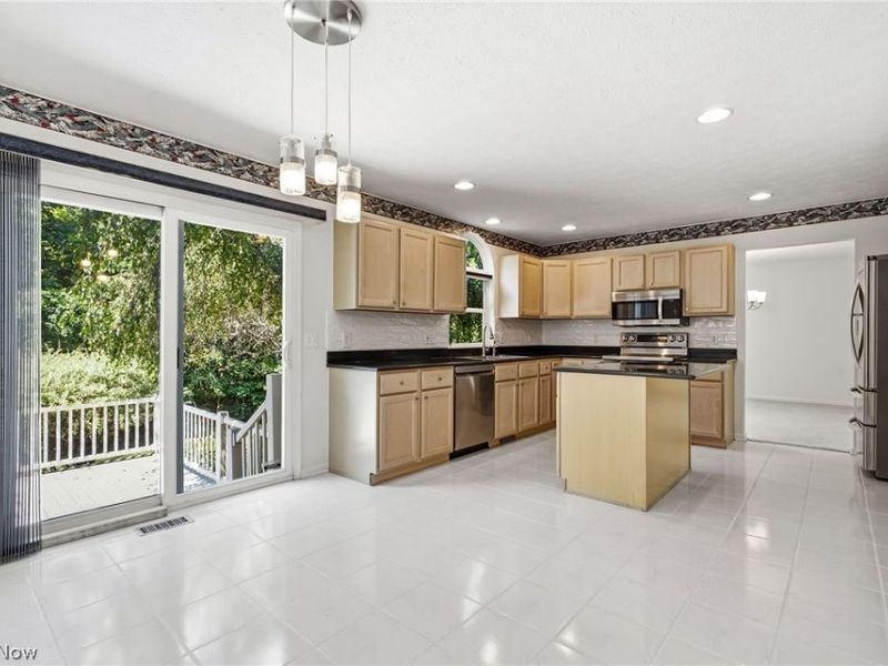 408 Driftwood Court, Copley, OH 44321 Photo 4
