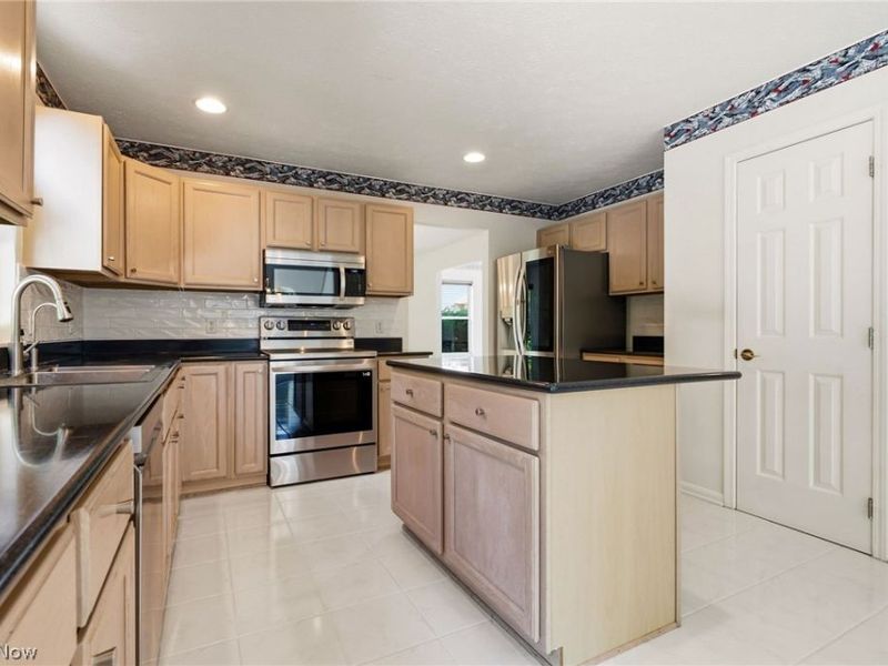 408 Driftwood Court, Copley, OH 44321 Photo 5