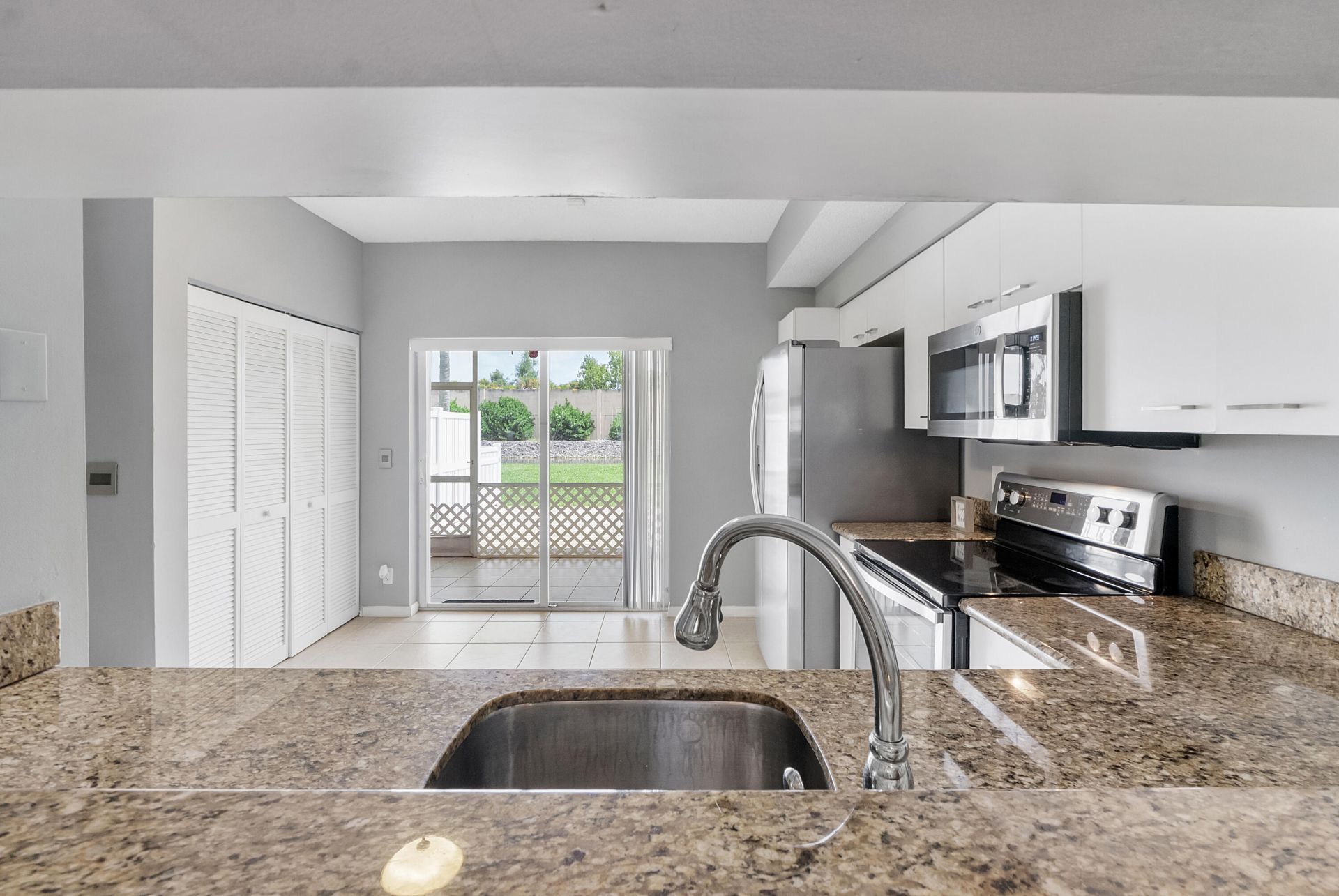 9905 NW 57th Manor, Coral Springs, FL 33076 Photo