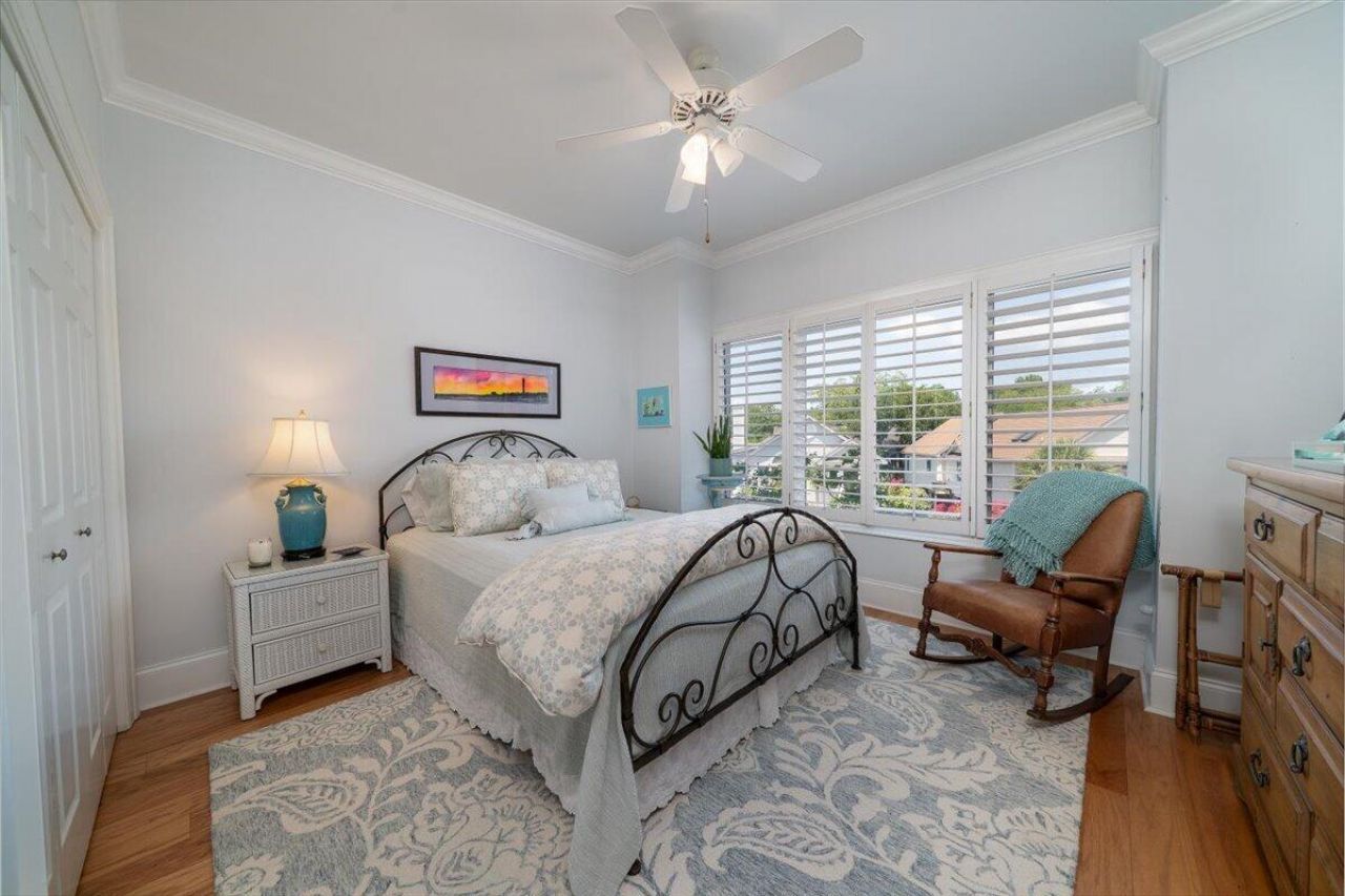 1551 Ben Sawyer Boulevard Photo 9